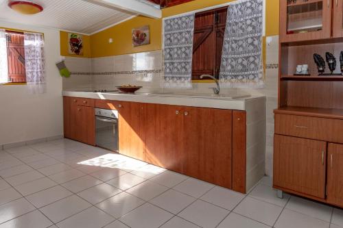 virtuve, Gîte 2ch proche plages, Jardin privé, Port-Louis (Gite 2ch proche plages, Jardin prive, Port-Louis) in Port-Louis
