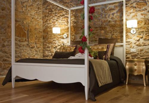 1 queen bed, 1 sofa bed
