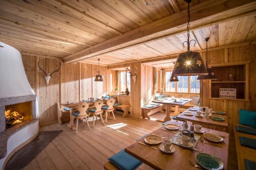 餐廳, Berg'k'hof Kaisertal - Alpine Hideaway in 埃布斯