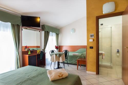 Triple Room image 5