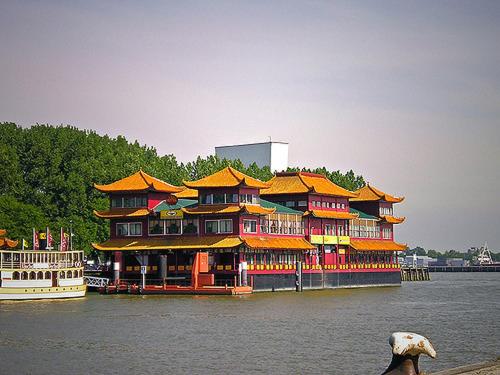 New Ocean Paradise Hotel - image 7