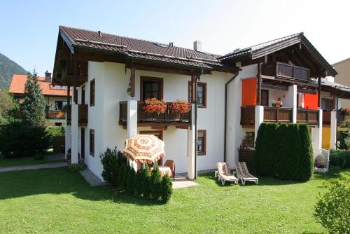 Apartment with Mountain View