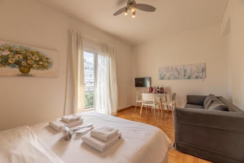 Top sightseeing 3rd floor studio on a paved road!, Athen