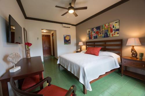 183320561 Club del Mar Oceanfront