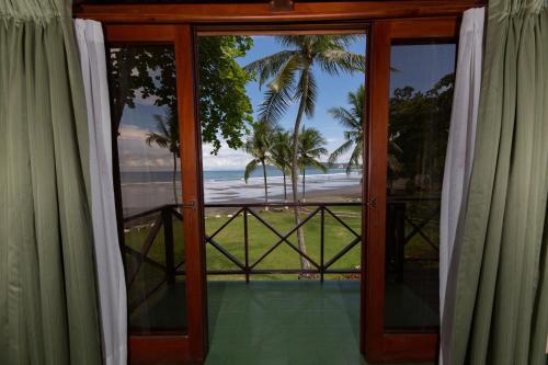 183321352 Club del Mar Oceanfront