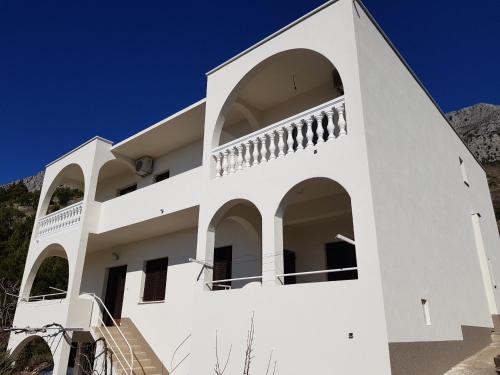  Apartments Vlatko in Lokva Rogoznica