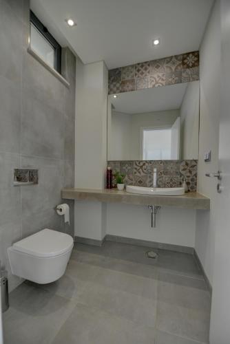 Arade Riverside Modern Apartment - image 6