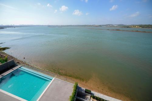 Arade Riverside Modern Apartment - main image