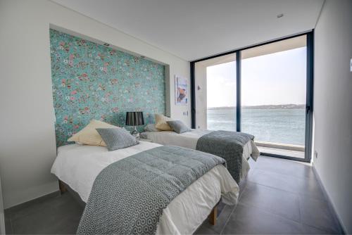 Arade Riverside Modern Apartment - image 13