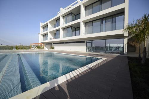 Arade Riverside Modern Apartment in Estombar