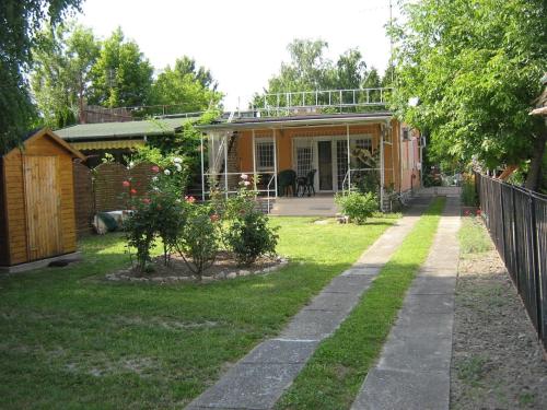  Holiday home in Zamardi/Balaton 20366, Unterkunft in Zamárdi