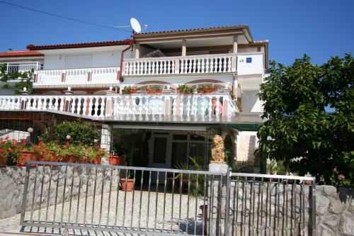  Apartment in Zestilac/Insel Krk 13426, Ferienwohnung in Gostinjac