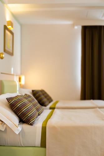 2 double beds