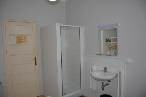 Hostal Moratin - image 10