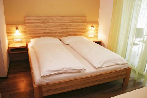 Superior One-Bedroom Apartment with Balcony or Terrace