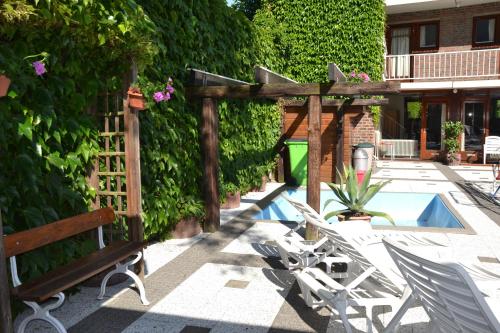 Marx Motel - image 3