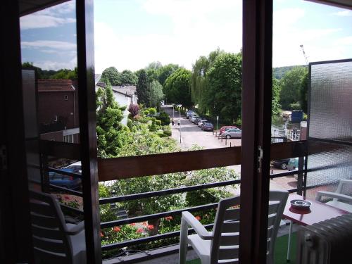Marx Motel - image 7