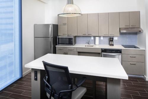 2 bedrooms, 3 beds