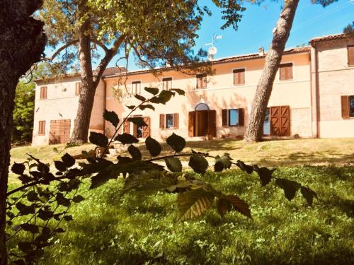 Villa Brettino- Pesaro mare e cultura - intera struttura con piscina gîte à louer Fenile