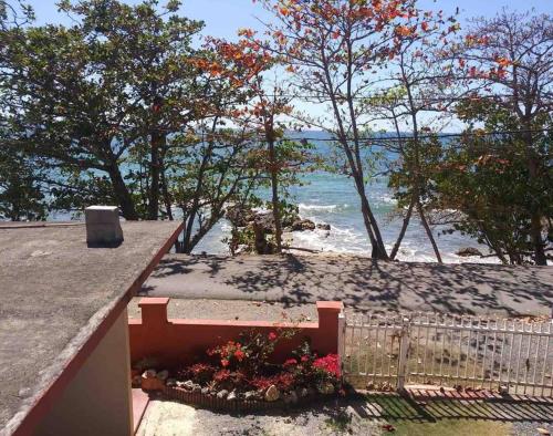 Brisas Del Mar 1/1 Front Beach Apartment - main image