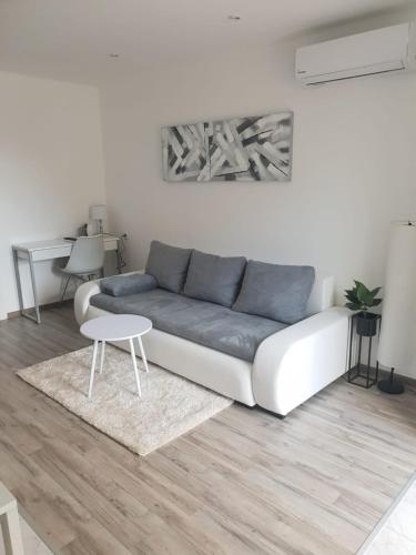 2 twin beds, 1 sofa bed