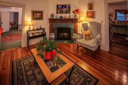 Taylor House Inn - image 3