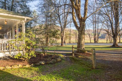 TAYLOR HOUSE INN - BED AND BREAKFAST in Sugar Grove (NC)