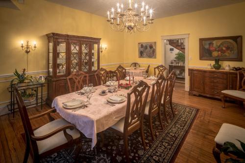 TAYLOR HOUSE INN - BED AND BREAKFAST in Sugar Grove (NC)