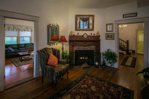 Taylor House Inn - image 7