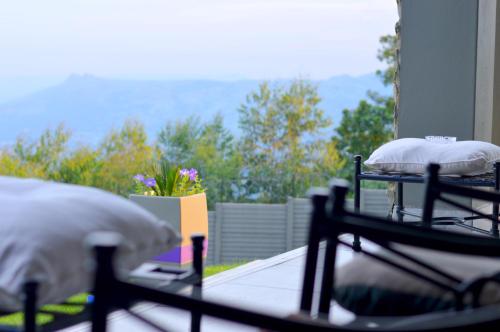 King Room with Mountain View image 10