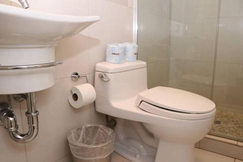 Stylish Studio on Newbury St THIS IS BOSTON! #12 - image 3