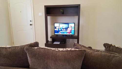 Sunshine Country Club 1 bedroom - Contact host before booking