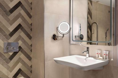 Ramada by Wyndham Isparta Room Type - King Accessible Room 