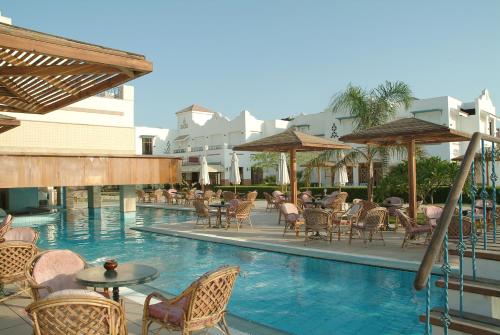 Squash Court - Lahami Bay Beach Resort & Gardens