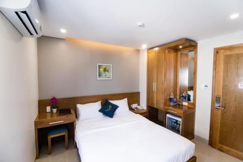 Deluxe Room (2 Adults + 1 Child) image 10