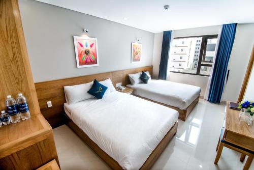 Quadruple Room with Sea View image 7