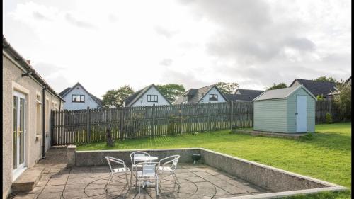 Pippin, Tranquil Scottish Cottage with Hot Tub in Plains