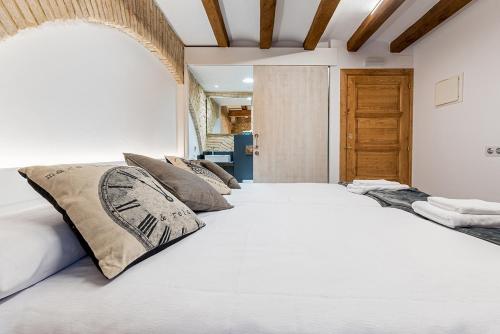 Hostal 977 - image 12