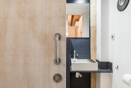 Hostal 977 - image 14