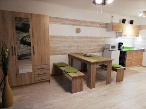 кухня, Orchidea apartman in Харкань
