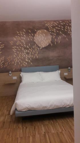 1 queen bed, 2 twin beds