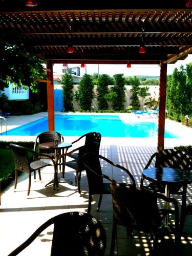 Restaurant, Golden Rose Suites in Kolimvari