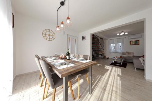  Holiday Home Hrast in Debeljak