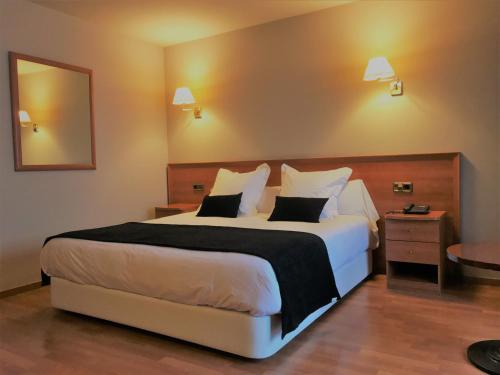 Hotel & SPA Niunit The 4-star Niunit Hotel Ordino offers comfort and convenience whether youre on business or holiday in El Serrat. Both business travelers and tourists can enjoy the hotels facilities and services. Fr