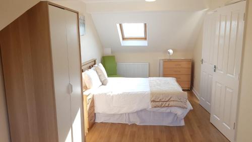 Cowley Spacious Flat with Parking, Oxford