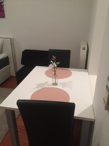  Studio Zagreb 16456a in Zagreb