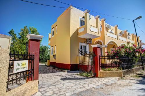  Helios Apartments, Pension in Acharavi