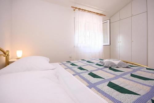 Seaside holiday house Jadrtovac, Sibenik - 16468