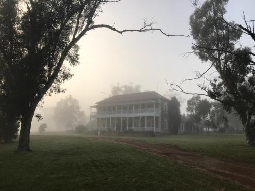 Surrounding environment, Dempster Cottage in Northam