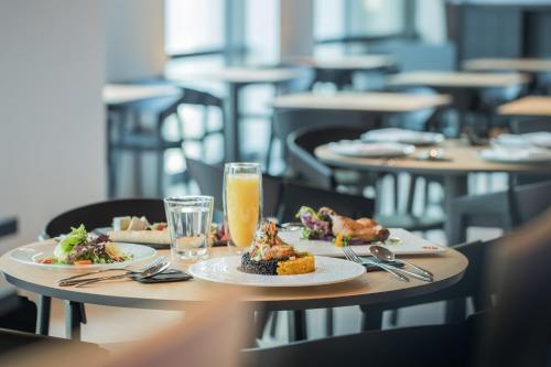 Restaurant, The Place Taipei in Nangang District